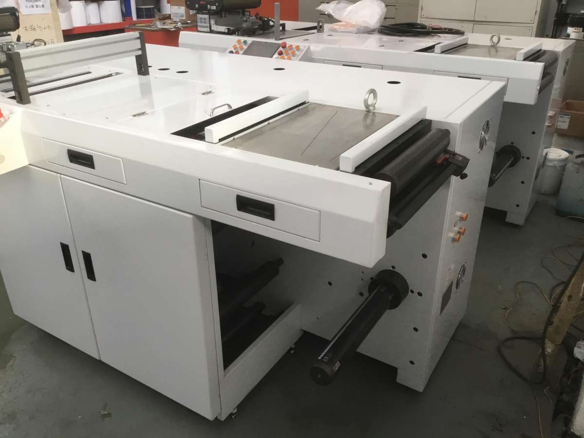 Устройство перемотки полотна с возможностью установки инкджет печатных модулей RHYGUAN PS